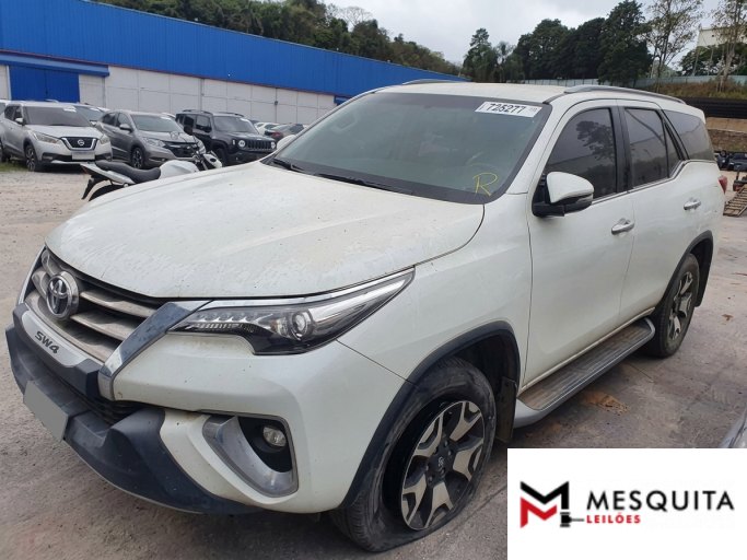 TOYOTA HILUX SW4 19/19