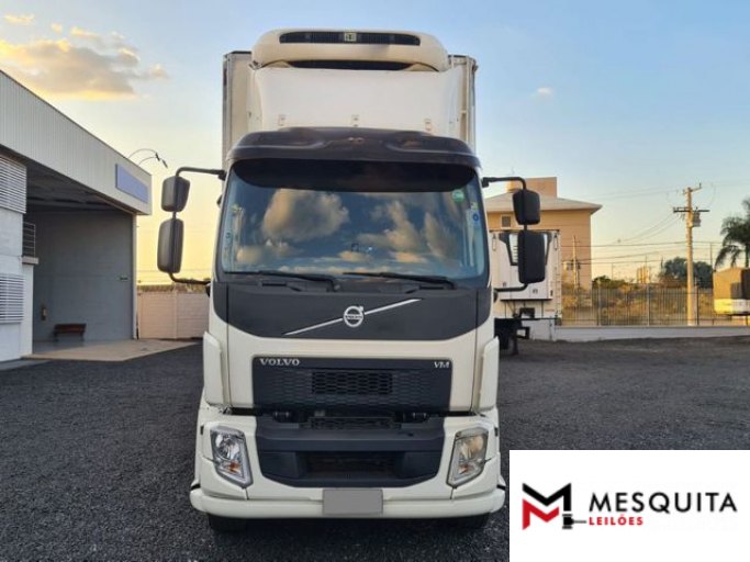 VOLVO VM 330 15/15