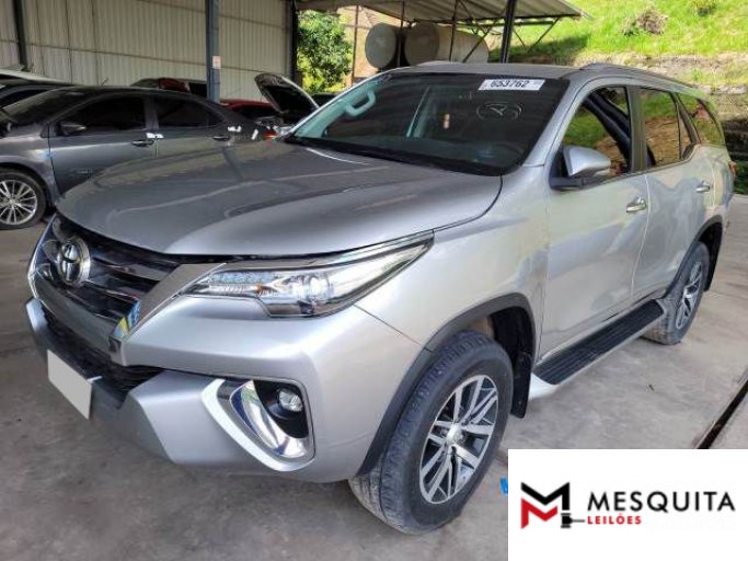TOYOTA HILUX SW4 17/17